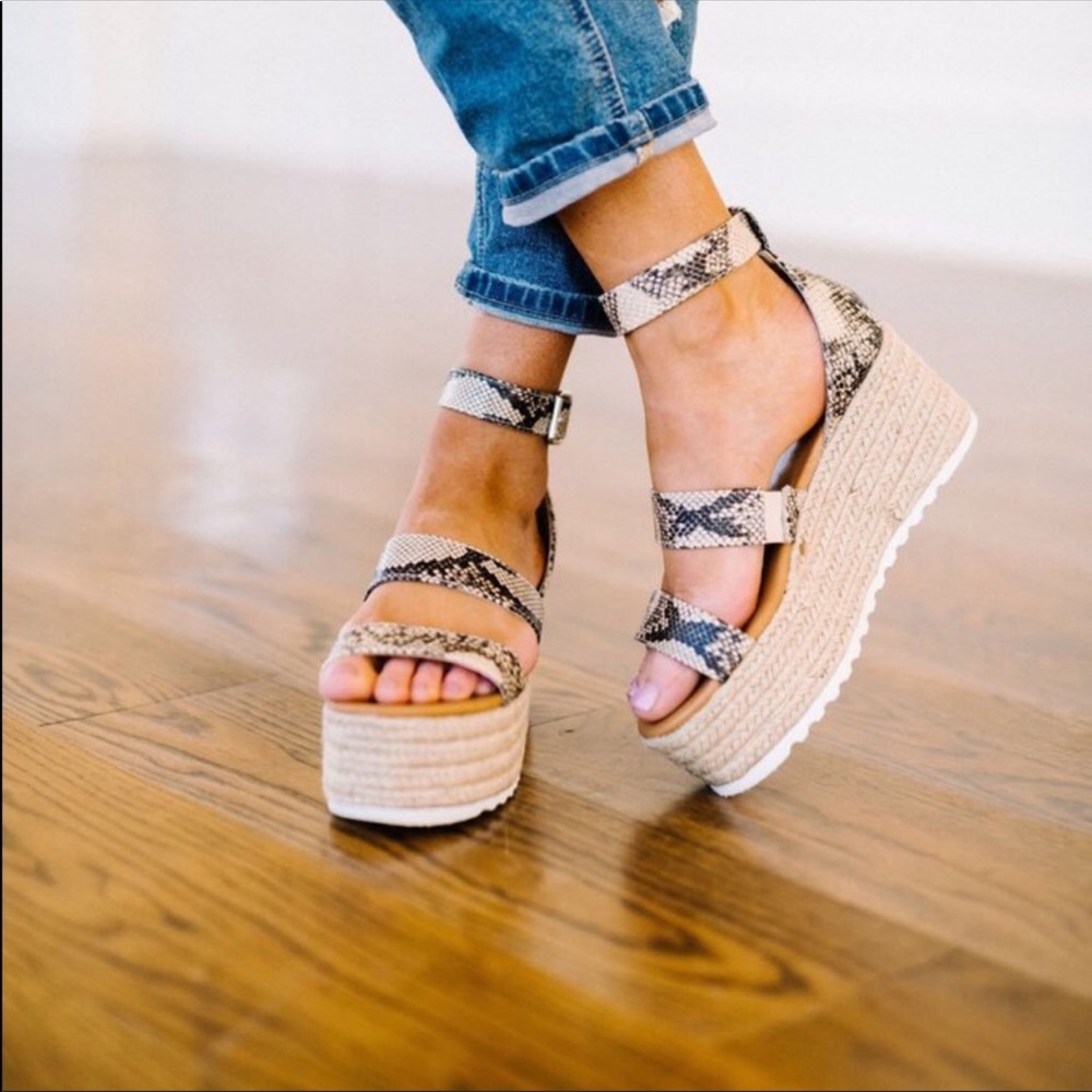 Brand New NWT boutique snakeskin wedges!